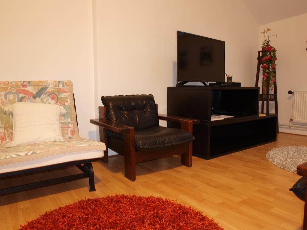 Attic Apartment City Center Praha Bagian luar foto