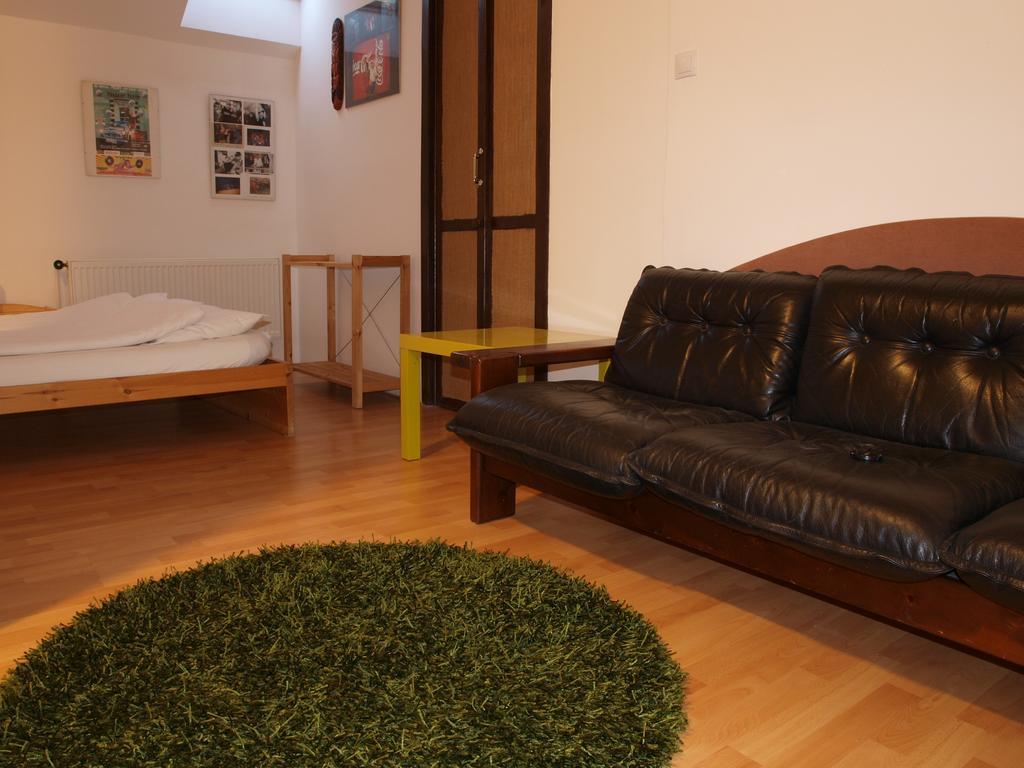 Attic Apartment City Center Praha Bagian luar foto